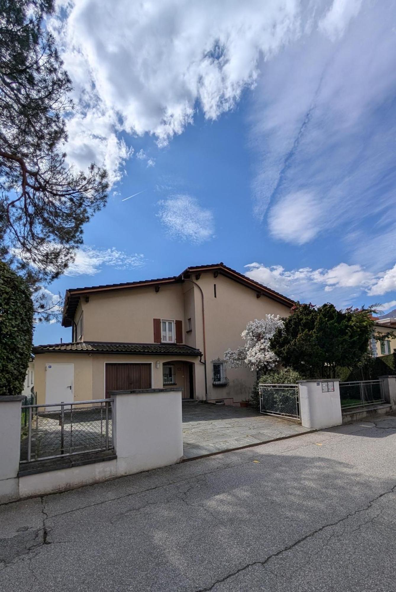 Locarno, Casa Pioda - Nahe Zentrum, Mit Balkon Und Parkplatz Luaran gambar