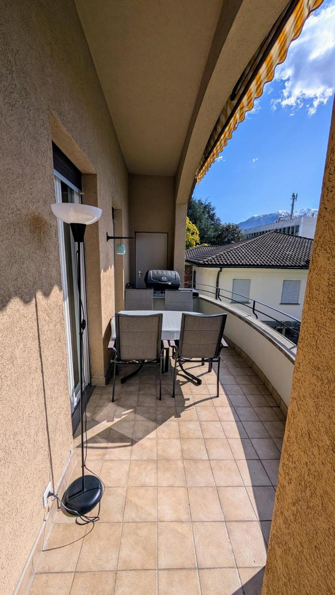 Locarno, Casa Pioda - Nahe Zentrum, Mit Balkon Und Parkplatz Luaran gambar